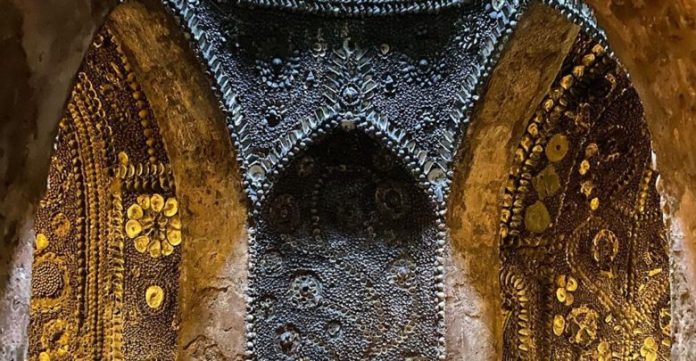 Misteri i shpellës Shell Grotto, me mbi 4.6 milion guacka